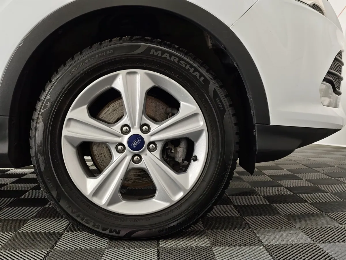 Ford Kuga 1.6 EcoBoost AT AWD (150 л.с.) Titanium Белый в АВИЛОН. Слайд №9
