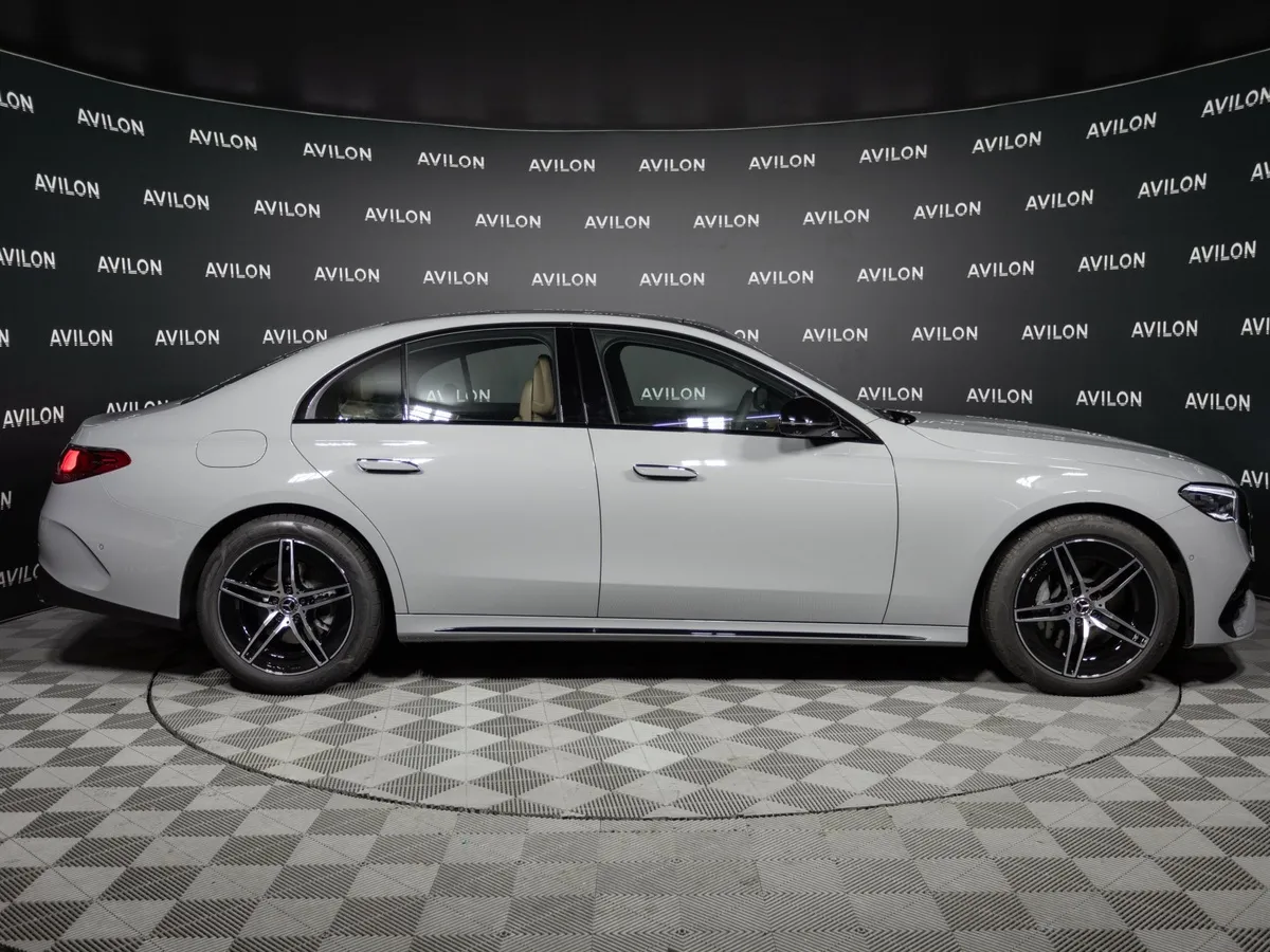 Mercedes-Benz E-Класс E 300 4MATIC (258 л.с.) Серый в АВИЛОН. Слайд №2