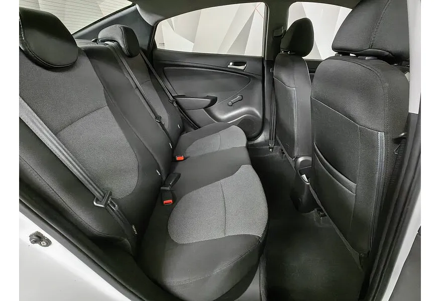 Hyundai Solaris 1.4 MT (107 л.с.) Classic Белый в АВИЛОН. Слайд №15