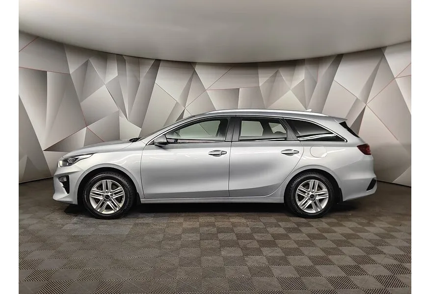 Kia Ceed 1.6 MPI AT (128 л.с.) Prestige Серебристый в АВИЛОН. Слайд №5