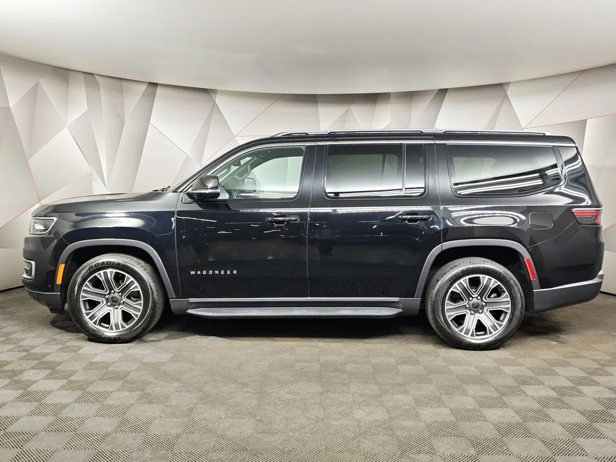 Jeep Grand Wagoneer 5.7 AT 4WD (397 л.с.) 7 мест Overland Черный в АВИЛОН. Слайд №5