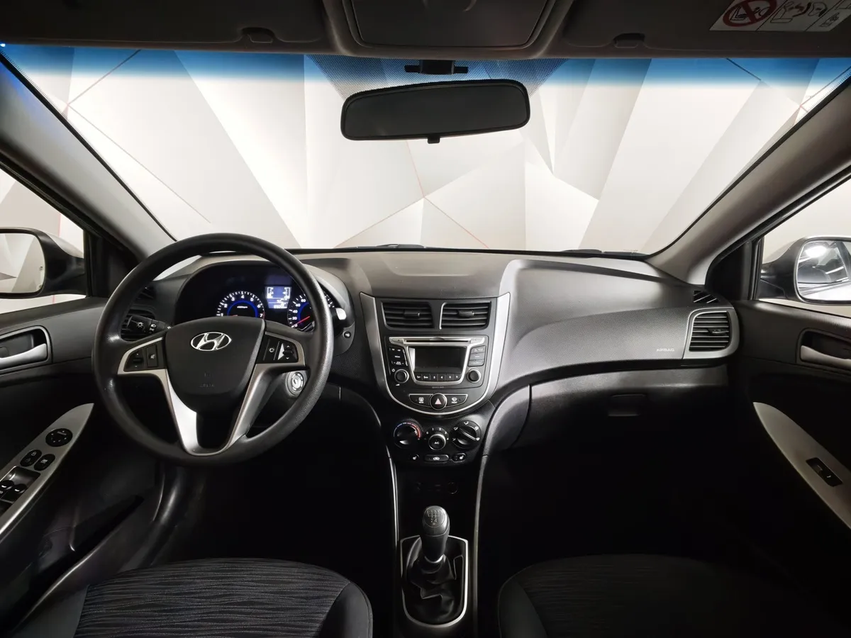 Hyundai Solaris 1.4 MT (100 л.с.) Comfort Серебристый в АВИЛОН. Слайд №12