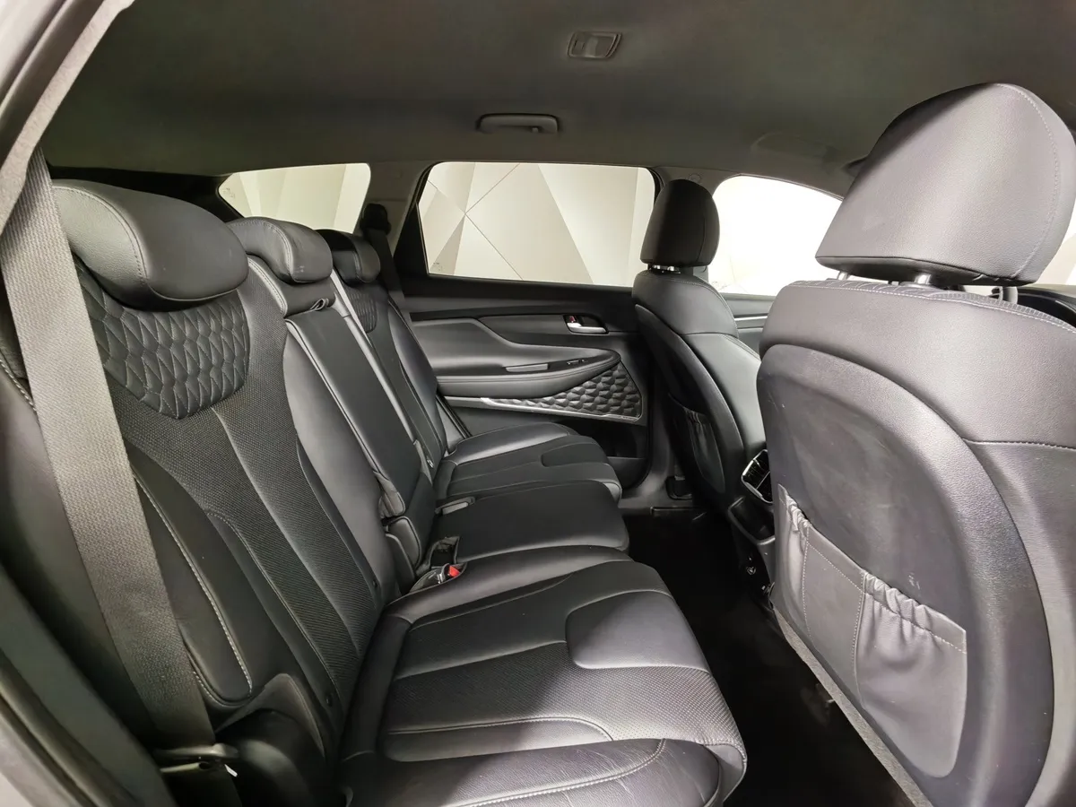 Hyundai Santa Fe 2.4 (188 л.с.) - 6AT Premier Серебристый в АВИЛОН. Слайд №15