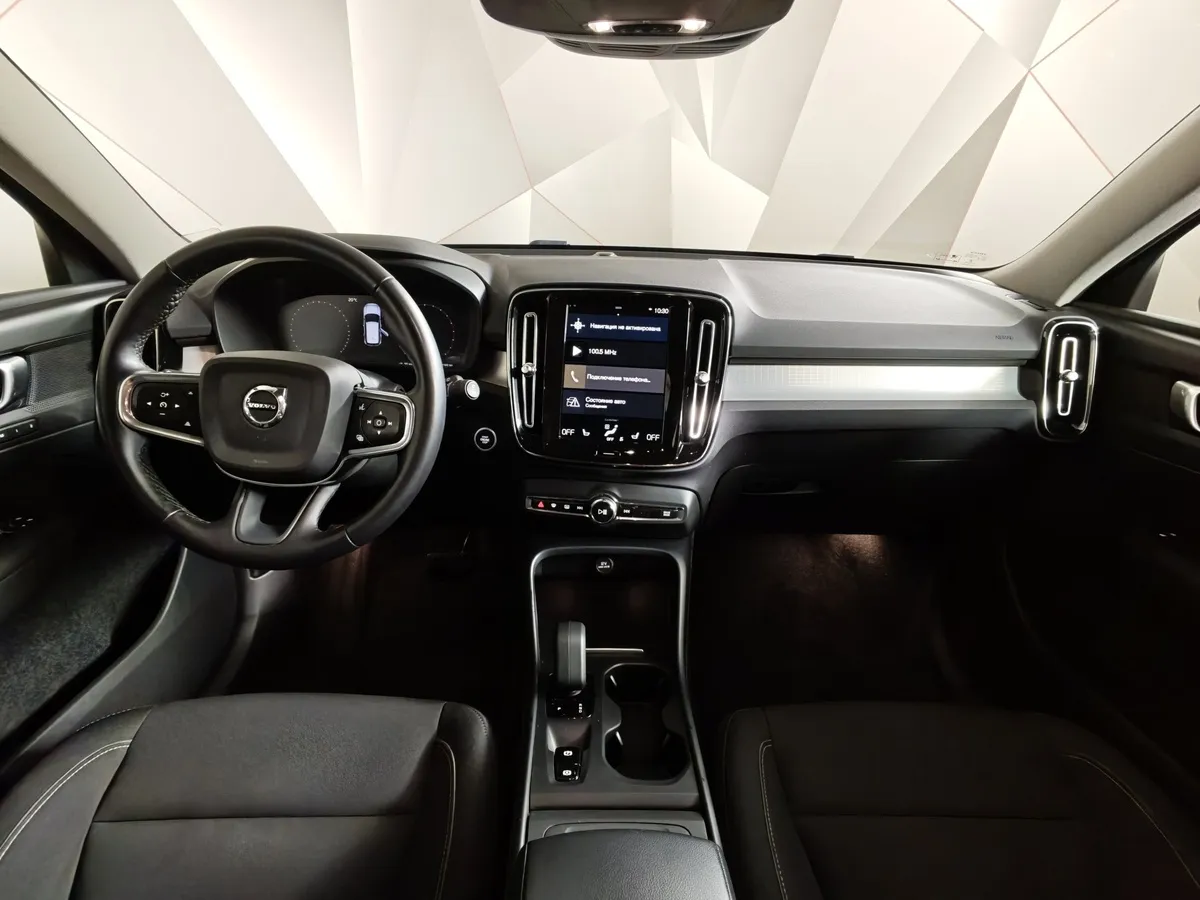 Volvo XC40 2.0 T4 Drive-E AT AWD (190 л.с.) Momentum Черный в АВИЛОН. Слайд №14