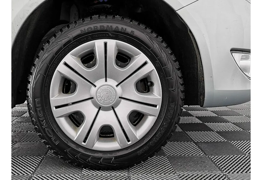 Skoda Fabia 1.4 MT (125 л.с.) Зеленый в АВИЛОН. Слайд №9