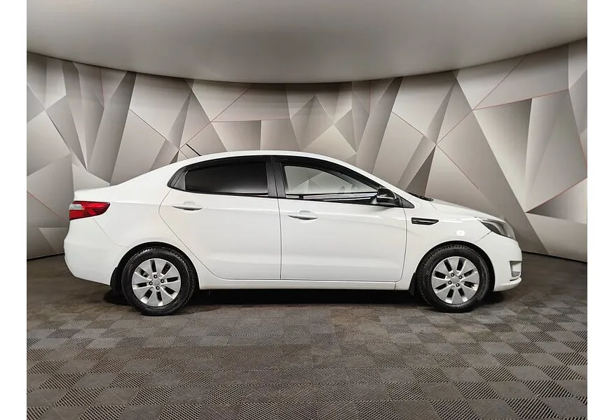 Kia Rio 1.6 AT (123 л.с.) Белый в АВИЛОН. Слайд №6