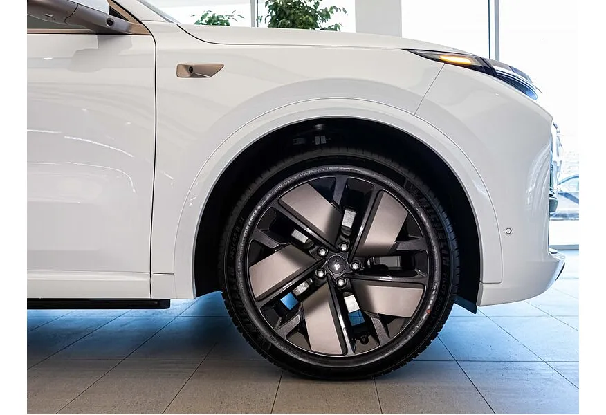 Li Auto L9 1.5 AT 4WD (449 л.с.) Ultra Белый в АВИЛОН. Слайд №11