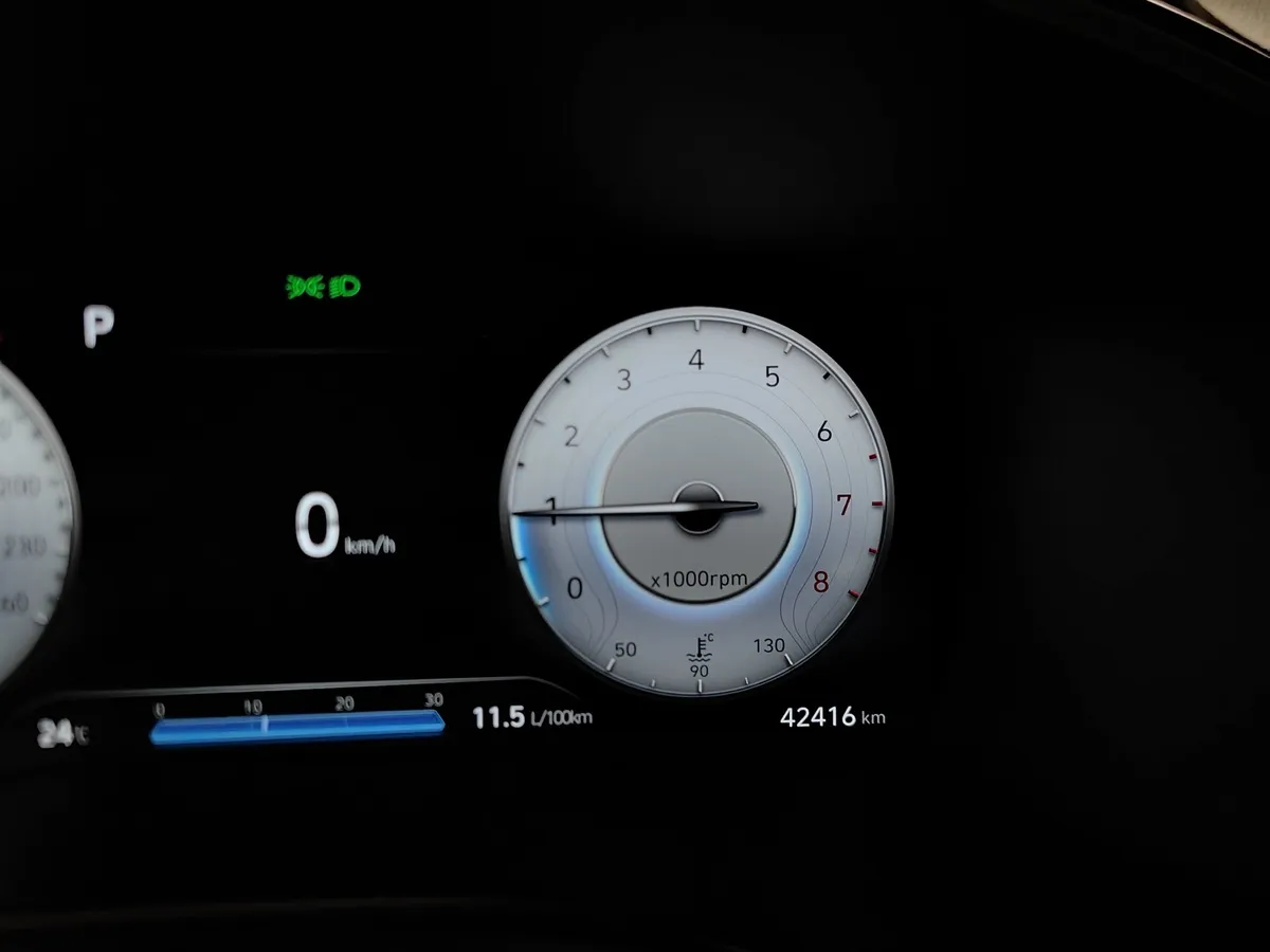 Hyundai Santa Fe 2.5 AWD 6AT (180 л.с.) Prestige Коричневый в АВИЛОН. Слайд №18