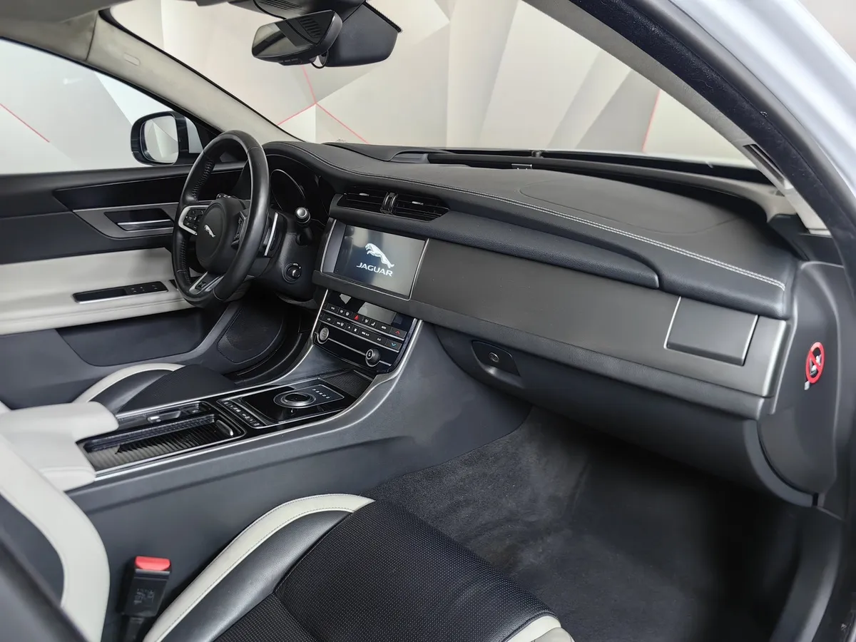 Jaguar XF 3.0 AT AWD (380 л.с.) S Белый в АВИЛОН. Слайд №13
