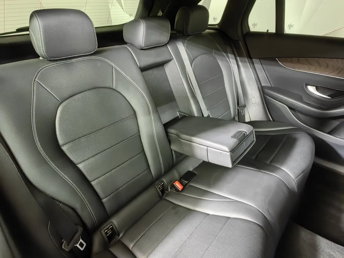 Mercedes-Benz GLC 220 d 9G-TRONIC 4MATIC (194 л.с.) Premium Черный в АВИЛОН. Слайд №17