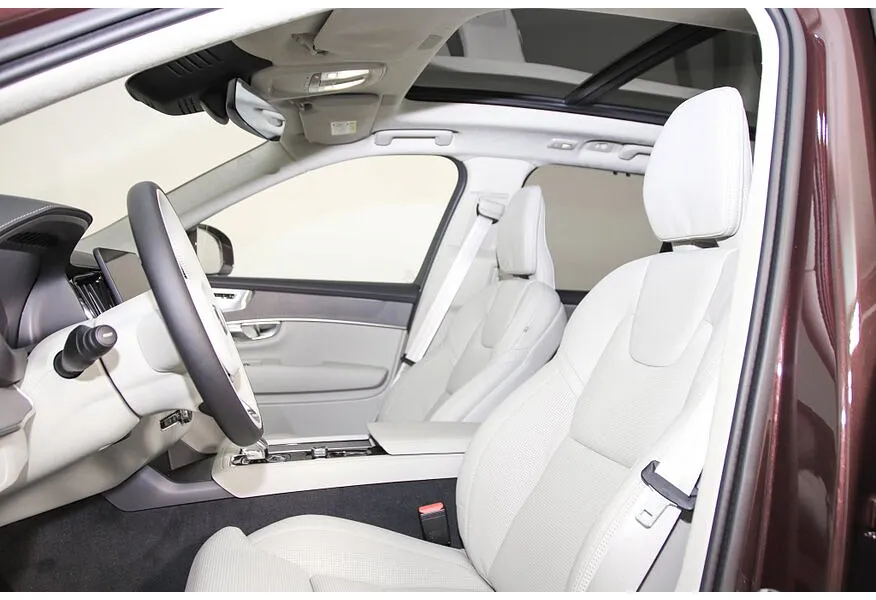 Volvo XC90 2.0 B5 mild hybrid AT AWD (7 мест) (250 л.с.) Ultra Bright Красный в АВИЛОН. Слайд №7