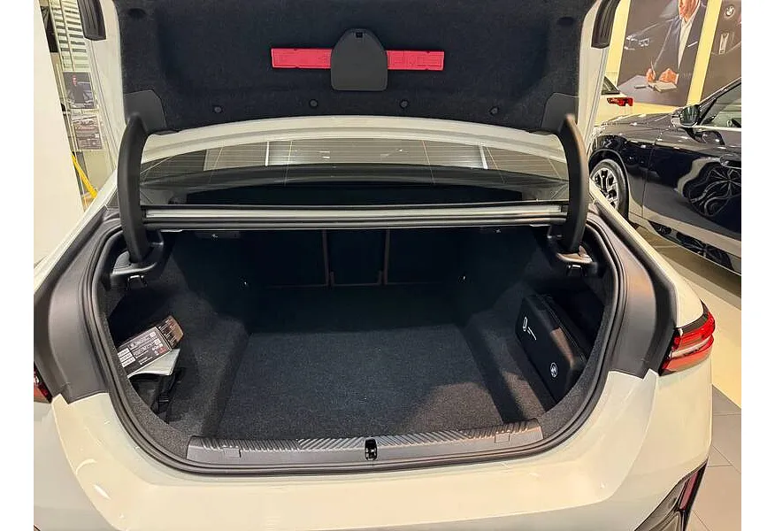 BMW 5 серия 530i xDrive AT (252 л.с.) Белый в АВИЛОН. Слайд №10