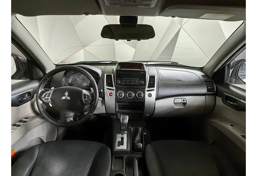 Mitsubishi Pajero Sport 2.5 DI-D AT AWD (178 л.с.) Белый в АВИЛОН. Слайд №12