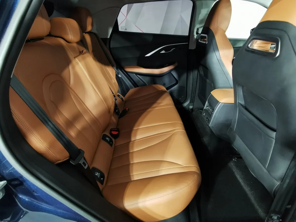 Omoda C5 1.5T CVT (147 л.с.) Ultimate (двухцветный, красные элементы экстерьера) Синий в АВИЛОН. Слайд №15