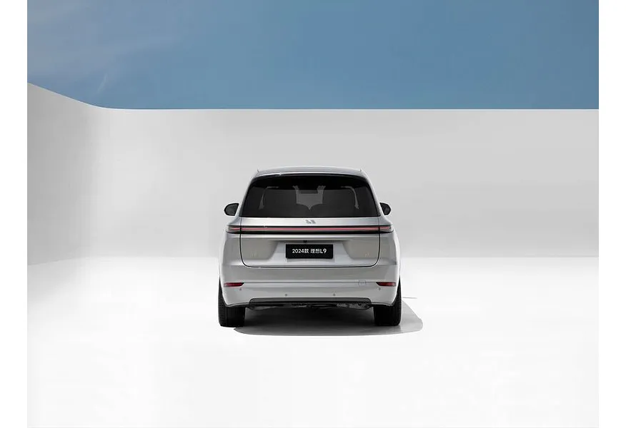 Li Auto L9 1.5 AT 4WD (449 л.с.) Ultra Серебристый в АВИЛОН. Слайд №3