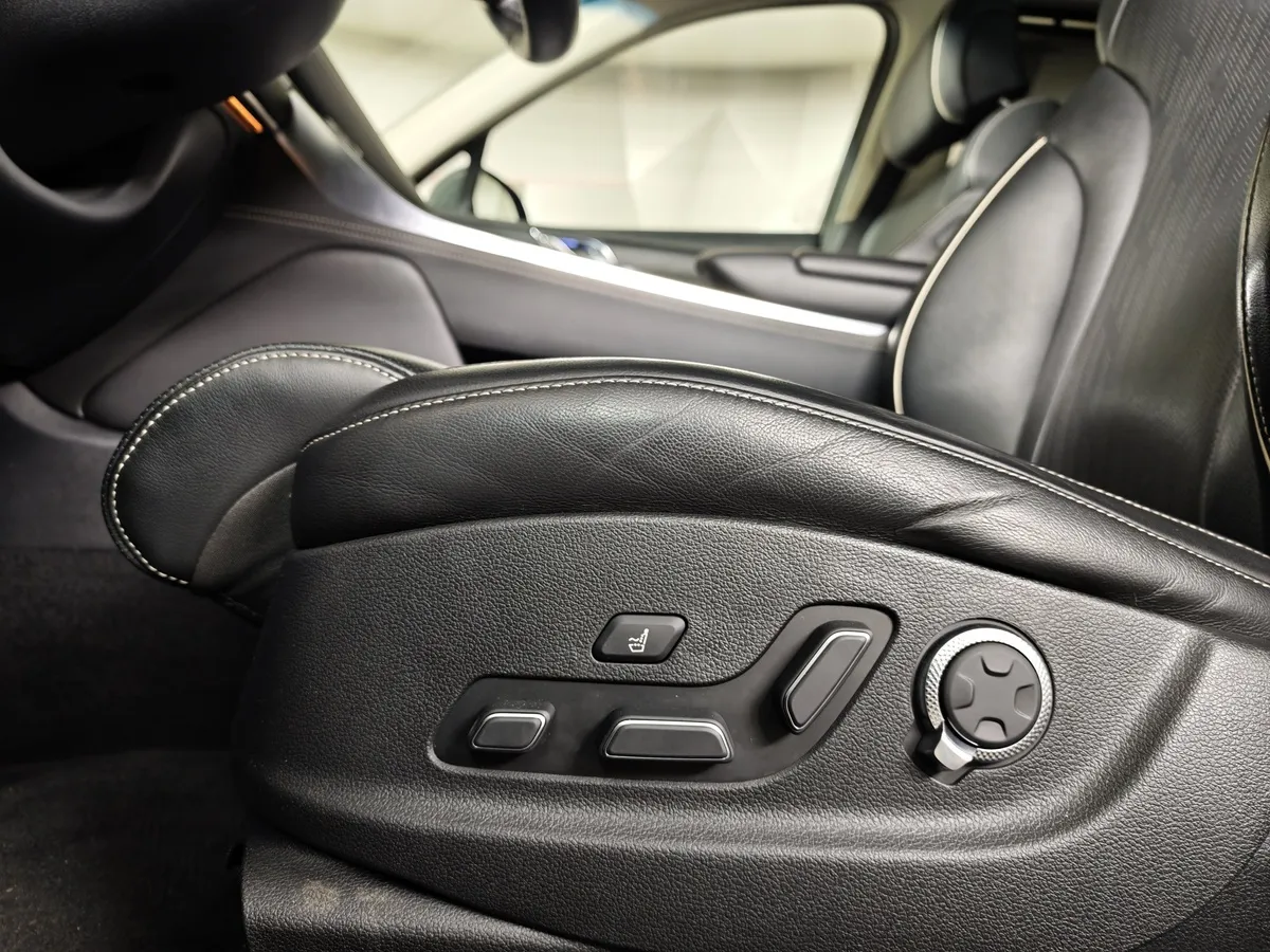 Genesis GV80 3.0D VGT 8AT 4WD (249 л.с.) Luxury + Advanced Smart Sense Черный в АВИЛОН. Слайд №25