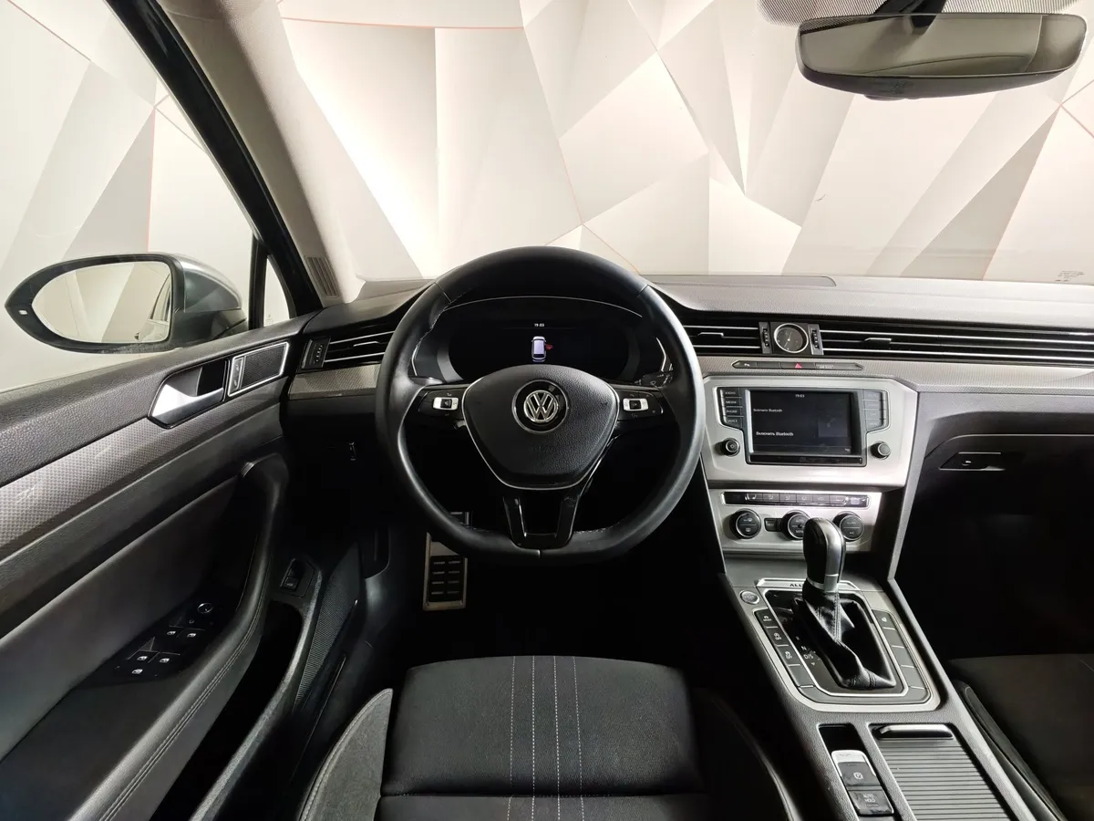 Volkswagen Passat 2.0 TSI BlueMotion DSG 4motion (220 л.с.) Красный в АВИЛОН. Слайд №18