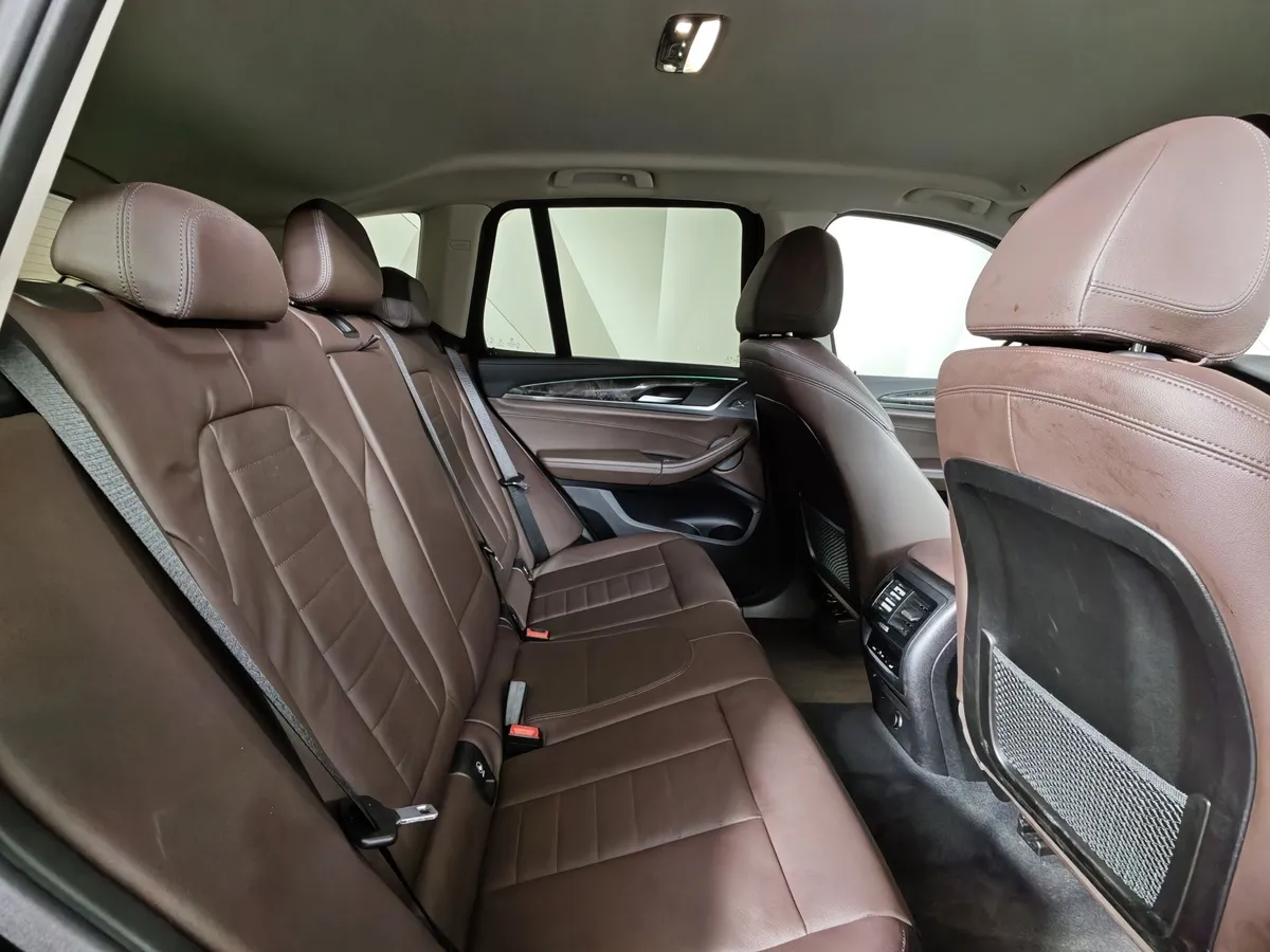 BMW X3 xDrive30d AT (249 л.с.) Luxury Черный в АВИЛОН. Слайд №14