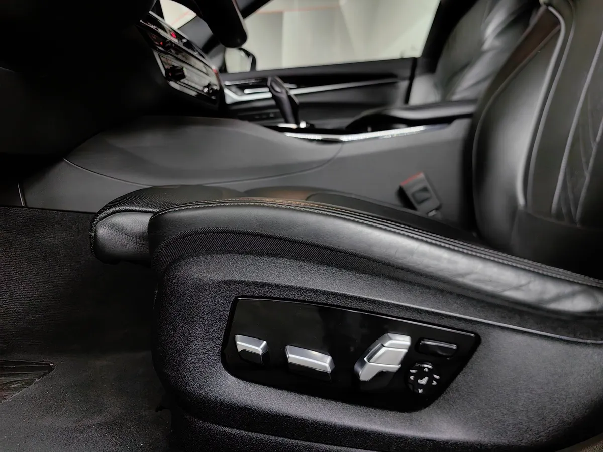 BMW 6 серия 630d xDrive Steptronic (249 л.с.) Черный в АВИЛОН. Слайд №19