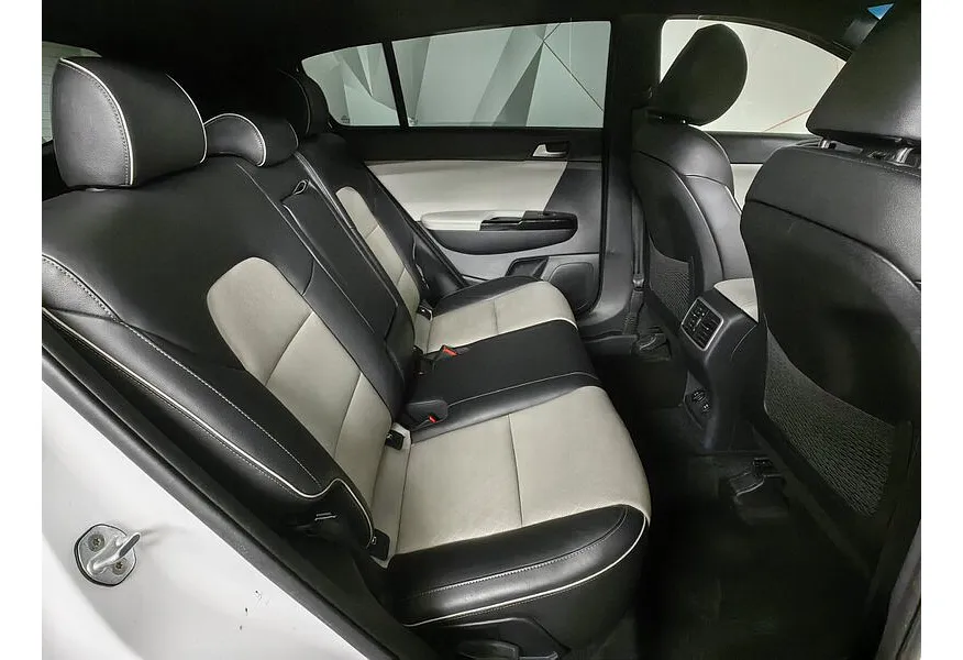 Kia Sportage 1.6 DCT 4WD (177 л.с.) GT Line Белый в АВИЛОН. Слайд №16