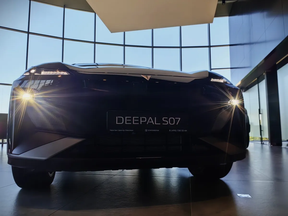 Deepal S07 1.5h AT 2WD (238 л.с.) Техно Черный в АВИЛОН. Слайд №15