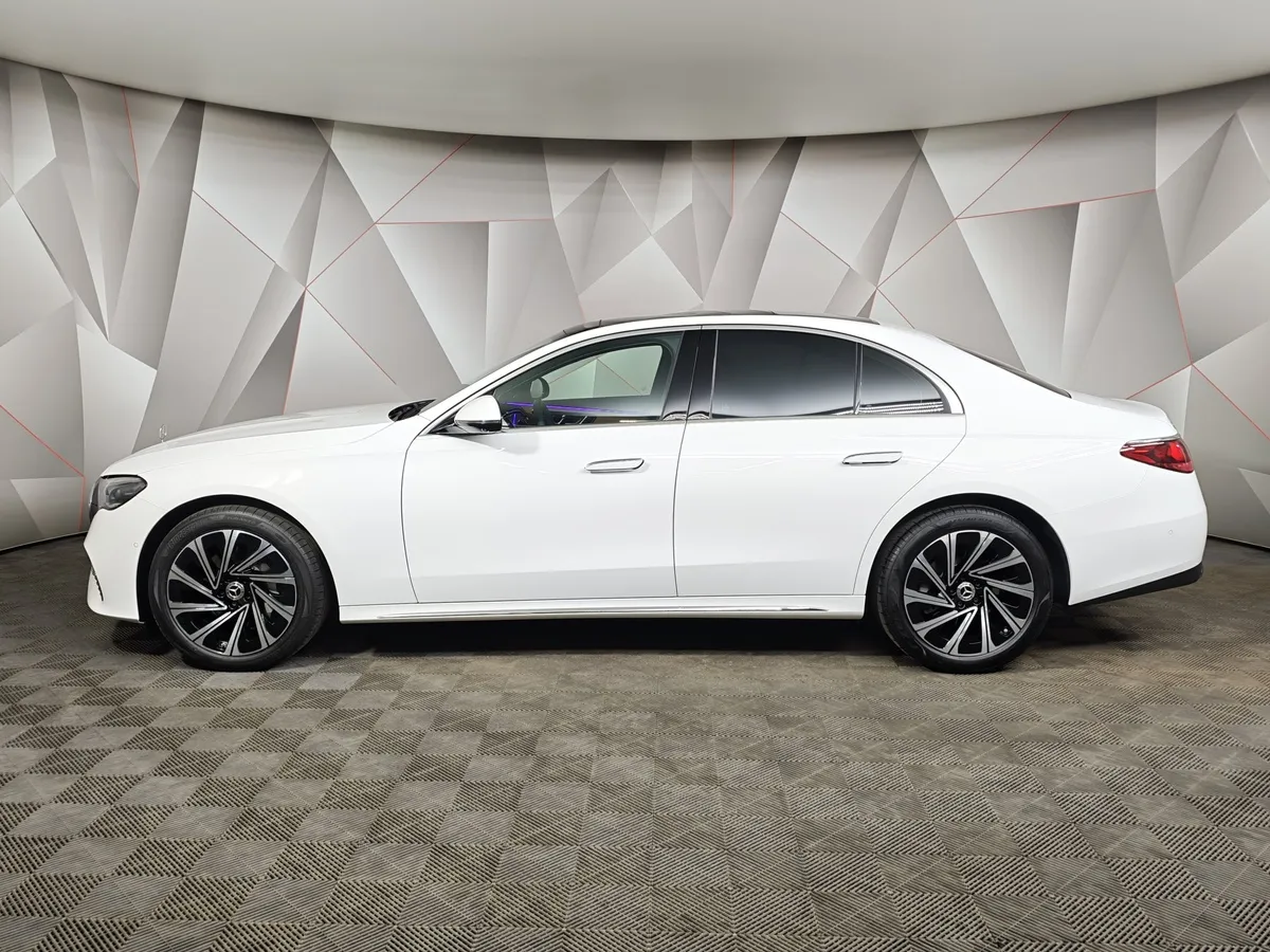 Mercedes-Benz E-Класс E 300 4MATIC (258 л.с.) Белый в АВИЛОН. Слайд №5