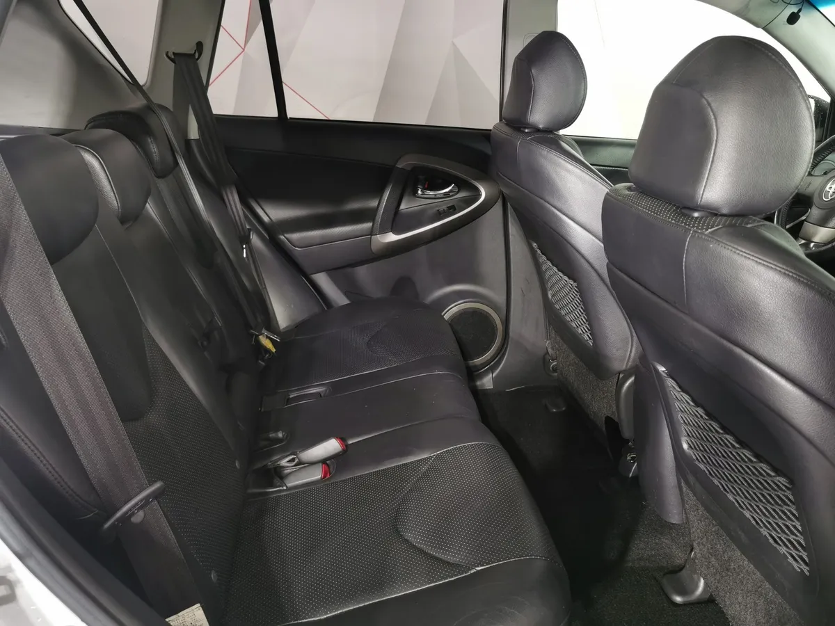 Toyota RAV4 2.0 AT AWD (152 л.с.) Серебристый в АВИЛОН. Слайд №15