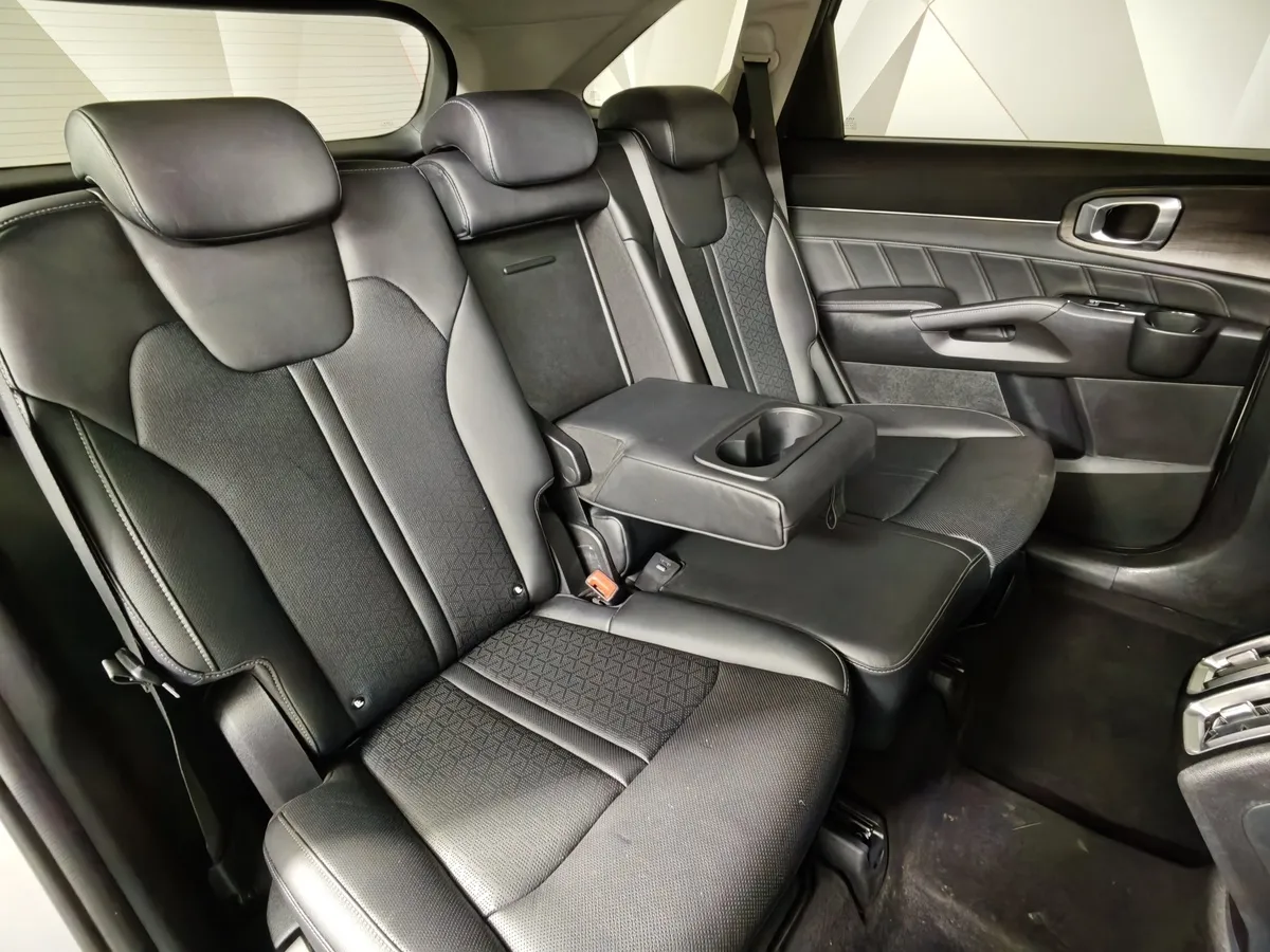 Kia Sorento 2.5 MPI 4WD AT (180 л.с.) Comfort Серый в АВИЛОН. Слайд №17