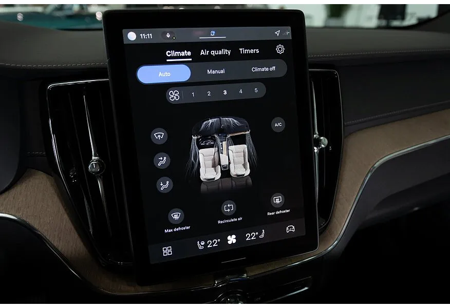 Volvo XC60 2.0 AT AWD (264 л.с.) Luxury Edition Черный в АВИЛОН. Слайд №20