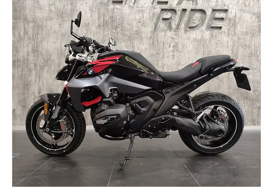 BMW Motorrad R 1300 R R 1300 R 1300 см³ (145 л.с.) (145) 1300 Черный в АВИЛОН. Слайд №3