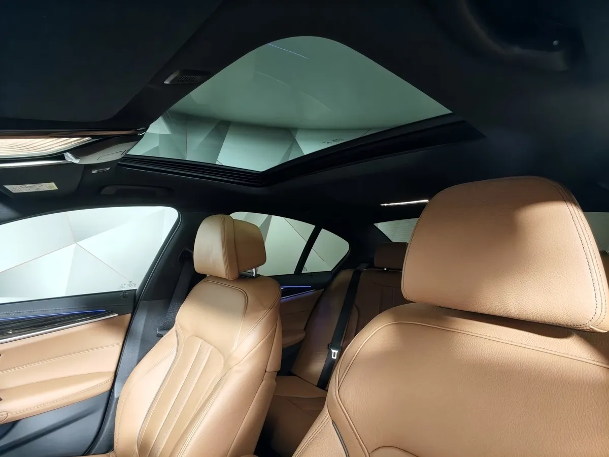 BMW 5 серия 520i Steptronic (184 л.с.) Base (Локальная сборка) Синий в АВИЛОН. Слайд №19