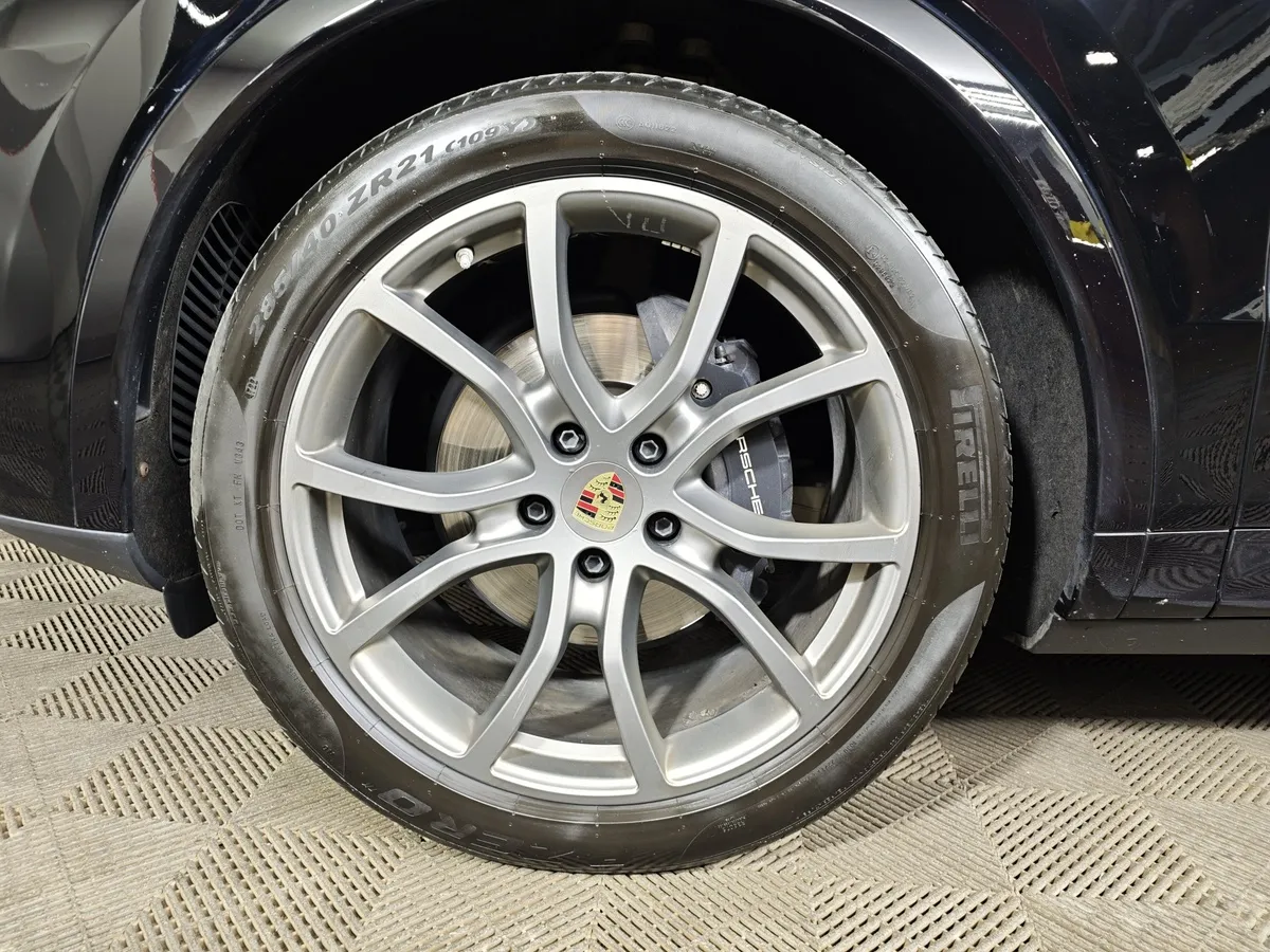 Porsche Cayenne Coupe 3.0 Tiptronic AWD (340 л.с.) Черный в АВИЛОН. Слайд №9
