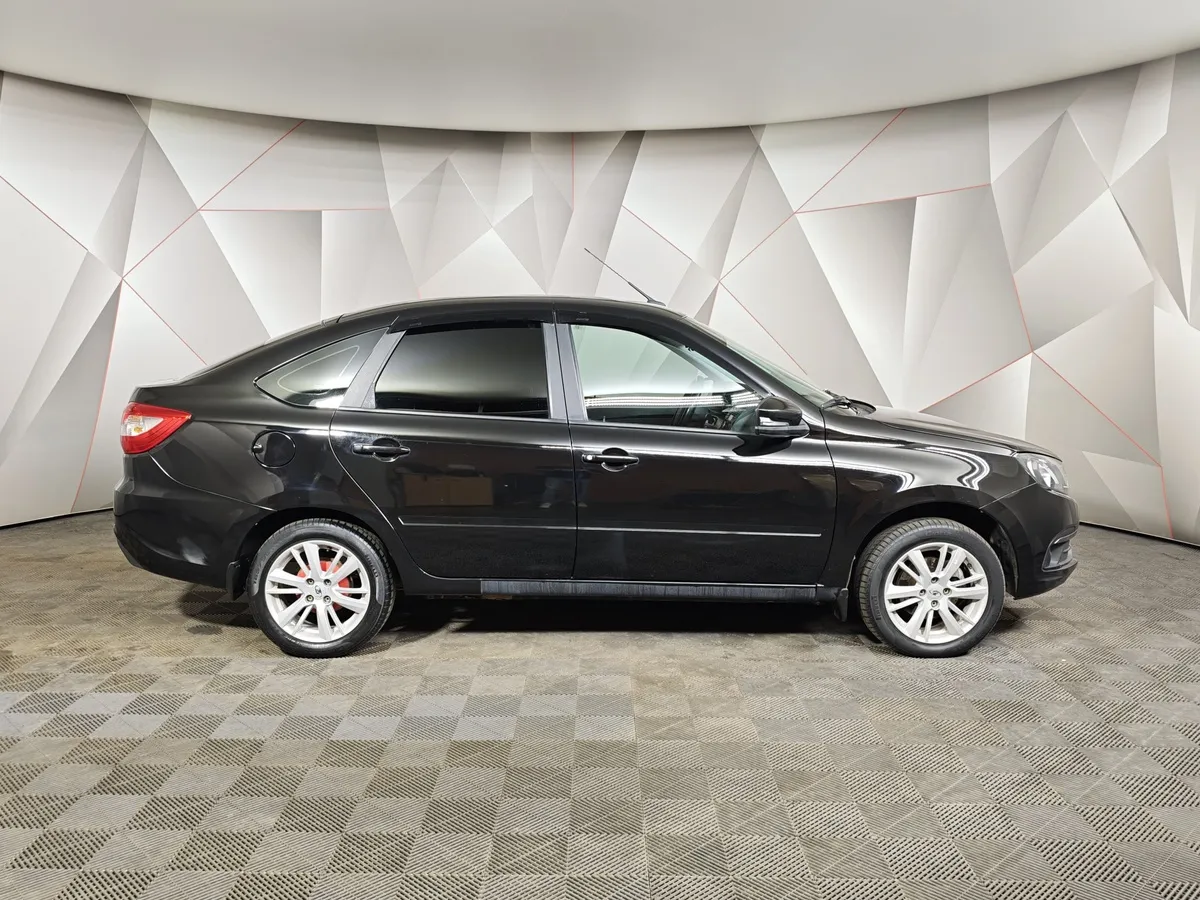 ВАЗ (Lada) Granta 1.6 MT (90 л.с.) Comfort Черный в АВИЛОН. Слайд №6