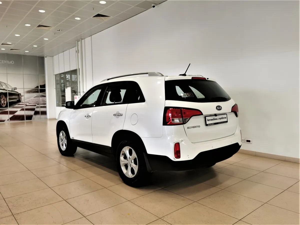 Kia Sorento 2.4 AT 4WD (175 л.с.) Comfort Белый в АВИЛОН. Слайд №4