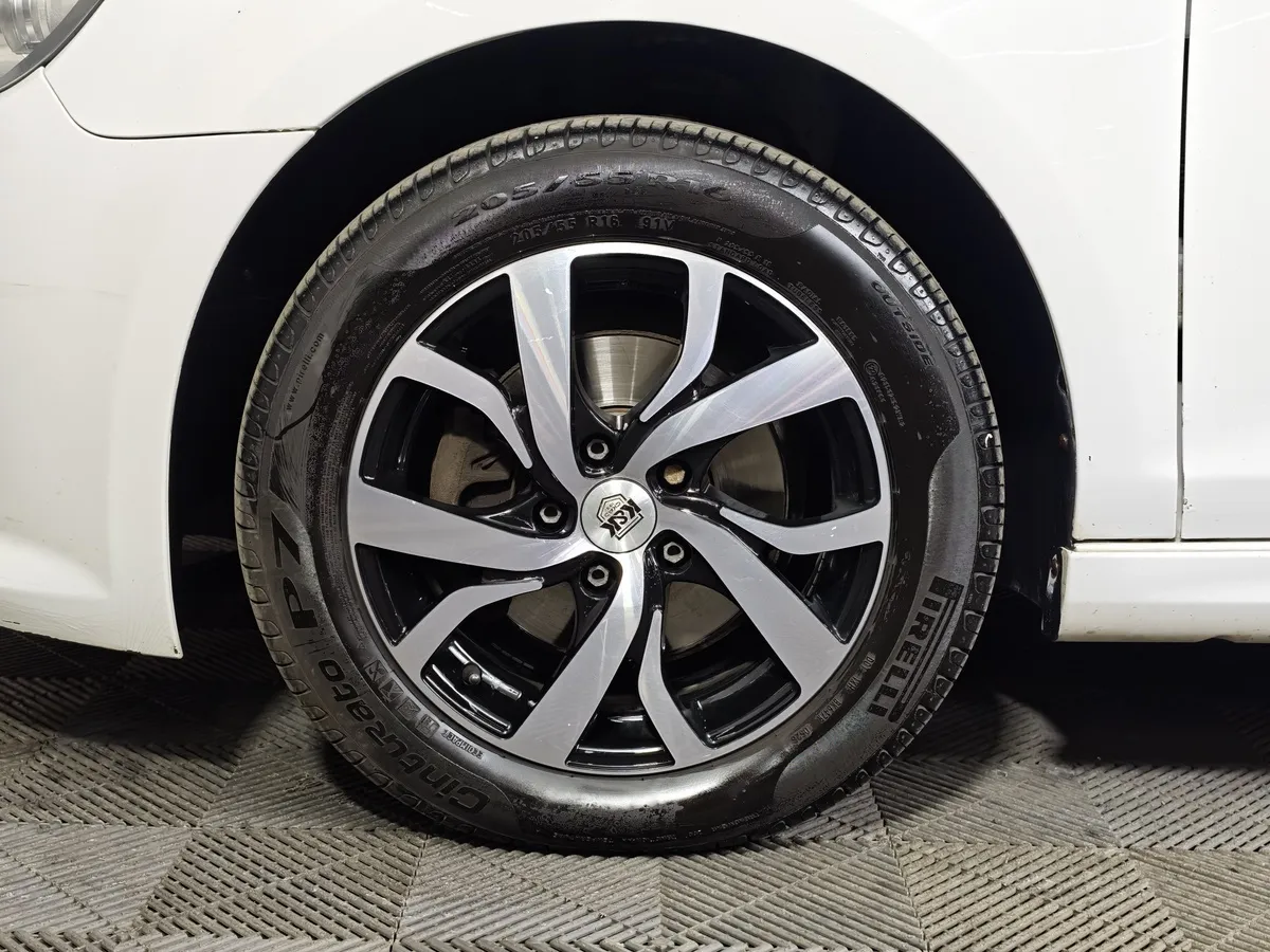 Volkswagen Golf 1.4 TSI MT (122 л.с.) Highline Белый в АВИЛОН. Слайд №9