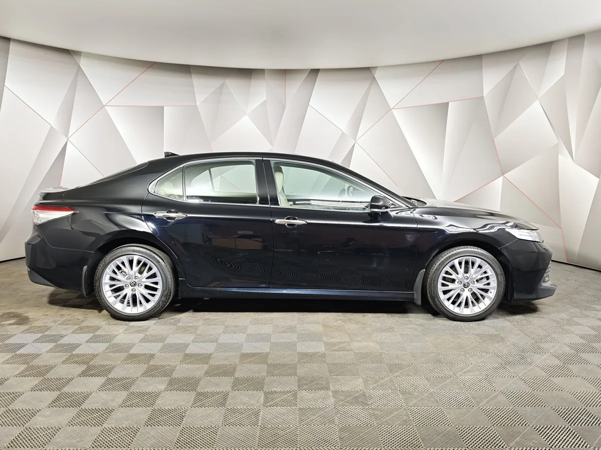 Toyota Camry 2.5 AT (181 л.с.) Черный в АВИЛОН. Слайд №6