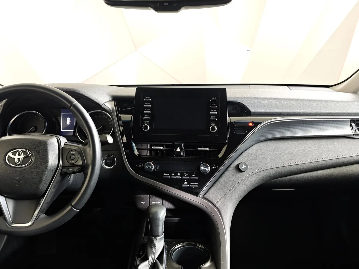 Toyota Camry 2.0 AT (150 л.с.) Белый в АВИЛОН. Слайд №15