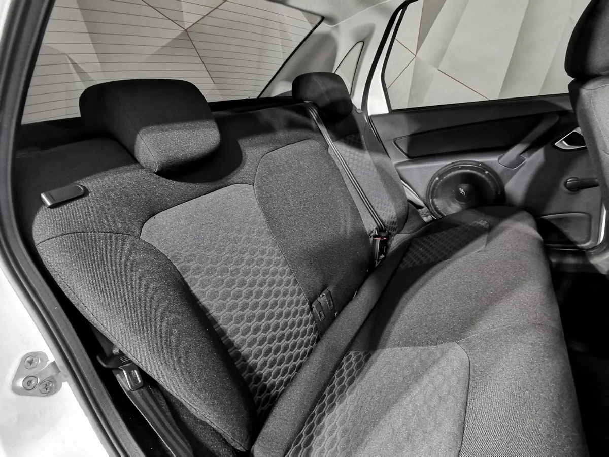 ВАЗ (Lada) Granta 1.6 MT 16кл (98 л.с.) Белый в АВИЛОН. Слайд №16