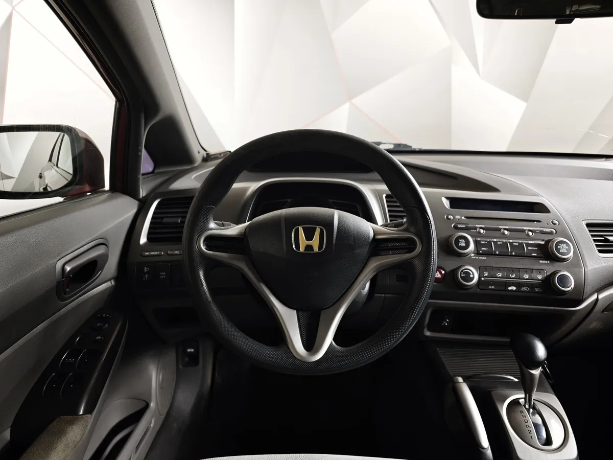 Honda Civic 1.8 AT (140 л.с.) Красный в АВИЛОН. Слайд №18