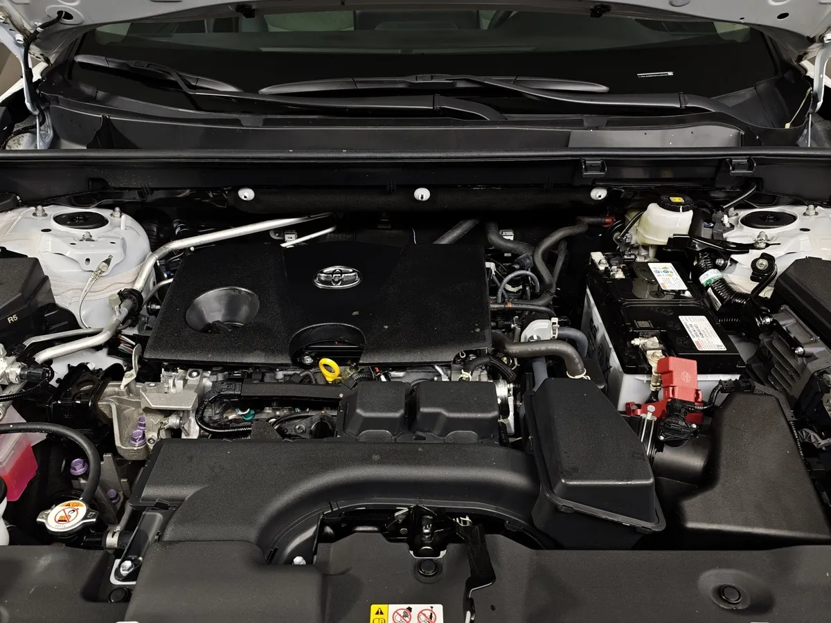 Toyota RAV4 2.0i CVT AWD (171 л.с.) Adventure Ultimate Белый в АВИЛОН. Слайд №11