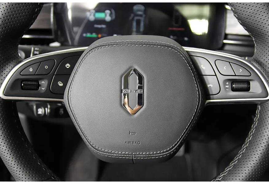 АВИЛОН - AITO M7 1.5 AT AWD (449 л.с.) Luxury Черный - slide 6