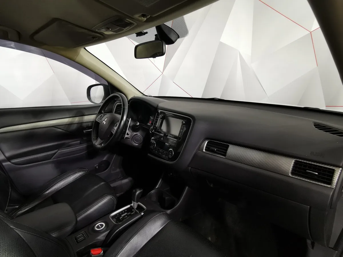 Mitsubishi Outlander 2.4 MIVEC CVT 4WD (167 л.с.) Instyle Белый в АВИЛОН. Слайд №13