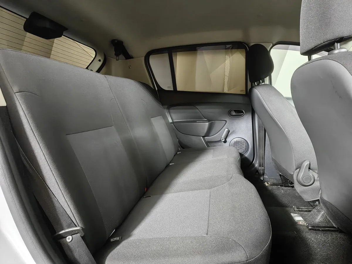 Renault Sandero 1.6 MT (82 л.с.) Confort Белый в АВИЛОН. Слайд №15