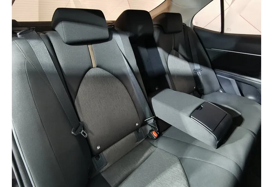 Toyota Camry 2.5 AT (181 л.с.) Черный в АВИЛОН. Слайд №15 Toyota Camry 2.5 AT (181 л.с.) Черный в АВИЛОН. Слайд №15