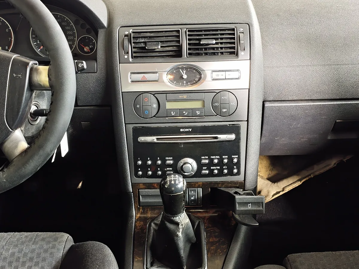 Ford Mondeo 2.0 MT (145 л.с.) Черный в АВИЛОН. Слайд №12
