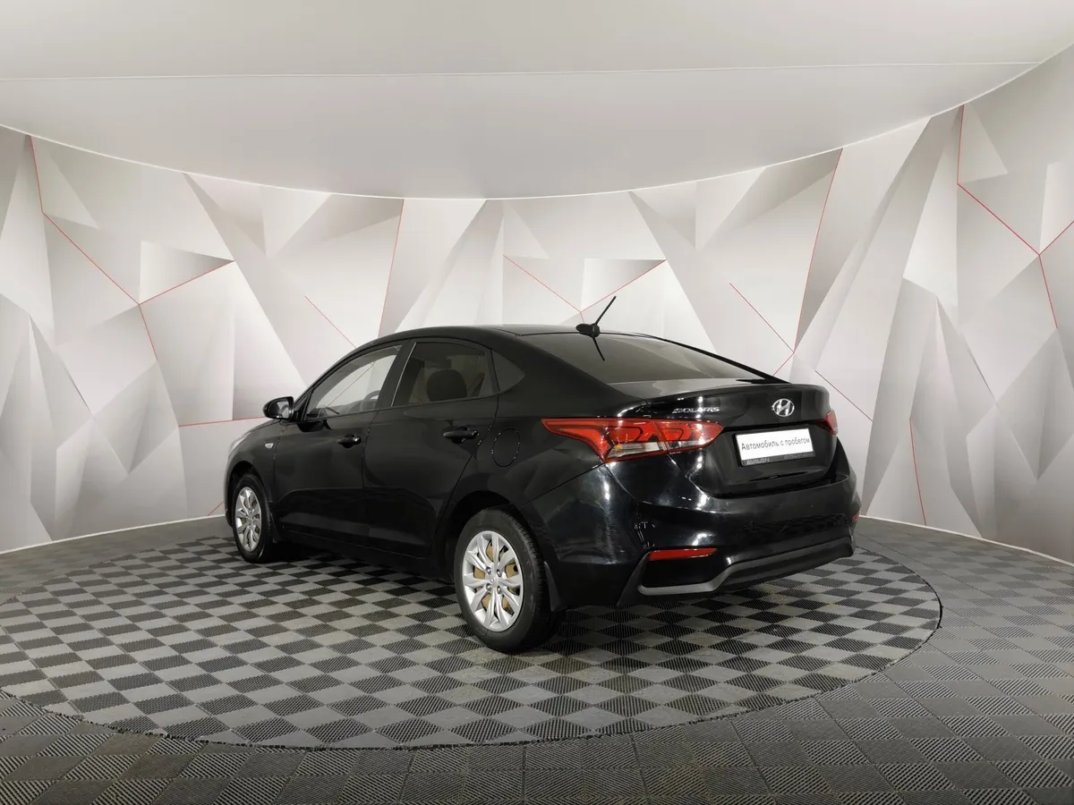 Hyundai Solaris 1.6 AT (123 л.с.) Comfort + Advanced + Winter Черный в АВИЛОН. Слайд №4