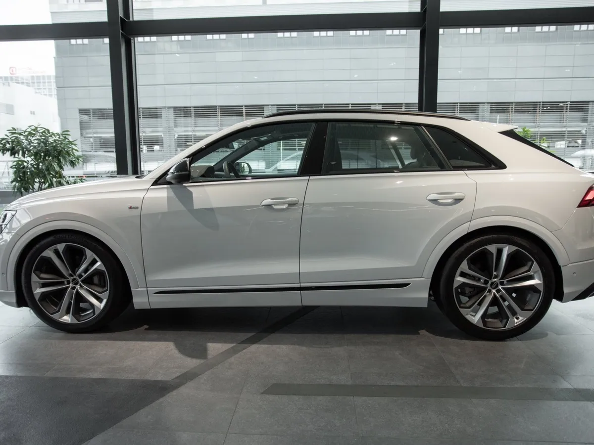 Audi Q8 3.0 TDI Tiptronic quattro (286 л.с.) Белый в АВИЛОН. Слайд №3