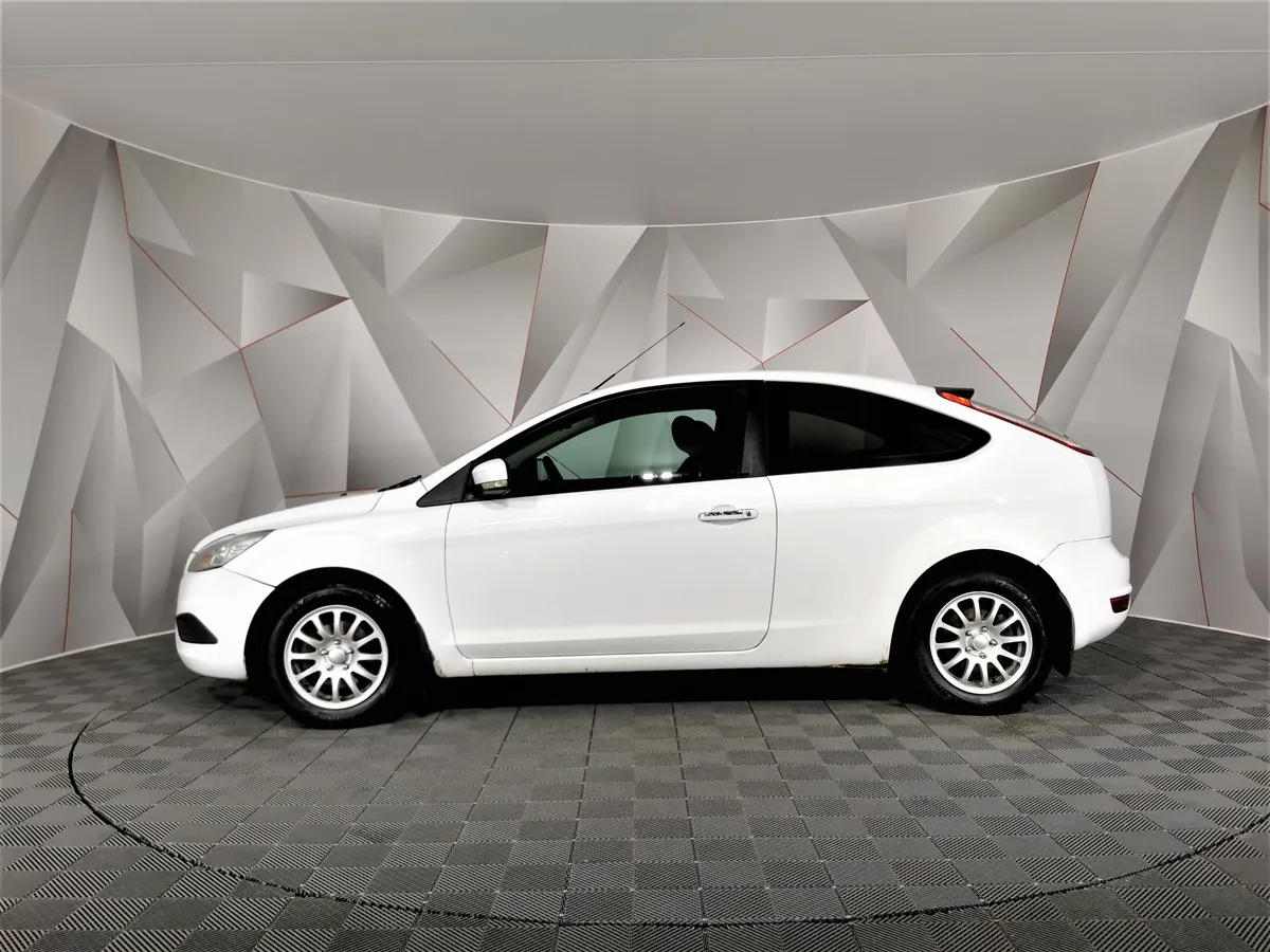Ford Focus 1.6 MT (101 л.с.) Белый в АВИЛОН. Слайд №5
