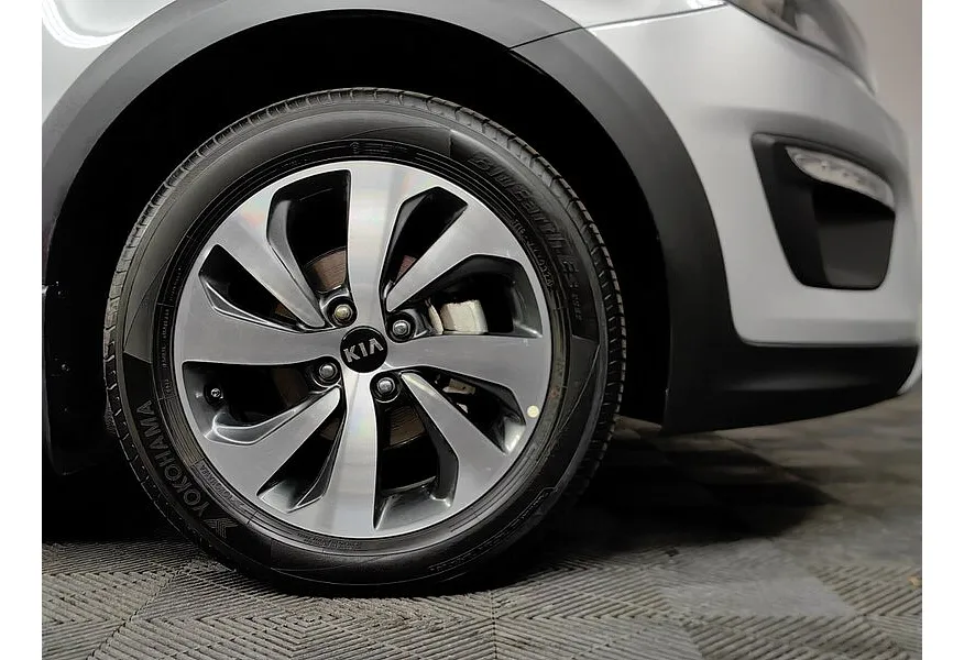 Kia Rio X-Line 1.6 AT (123 л.с.) Premium Серебристый в АВИЛОН. Слайд №9