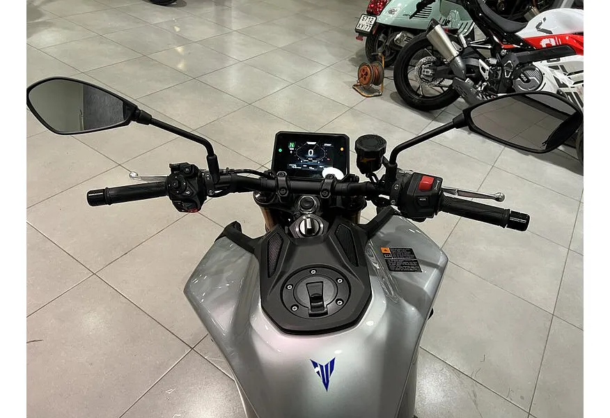 Yamaha MT-09 890 см³ (119 л.с.) (119) 890 Черный в АВИЛОН. Слайд №10